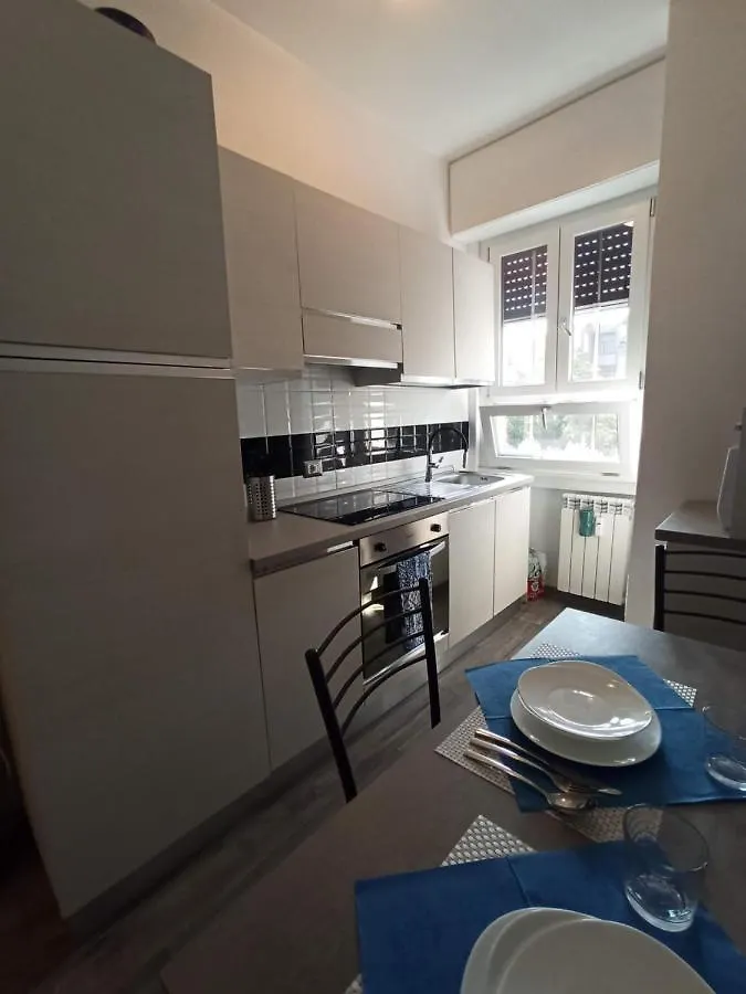 Apartament La Pace Mediolan 0*,